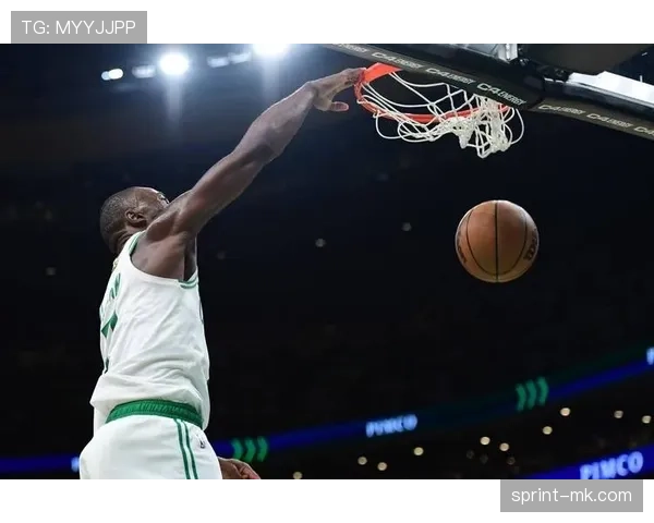 米德尔顿无球跑动拉开塔图姆防守，效率回升