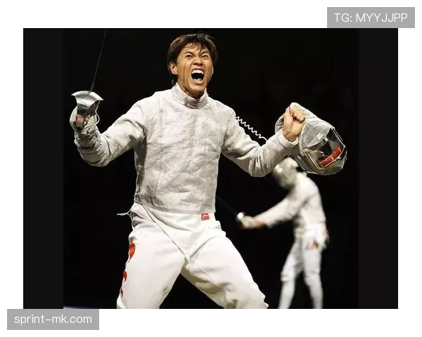 仲满训练完直接啃鸡腿，这自律人设是不是有点绷不住了？